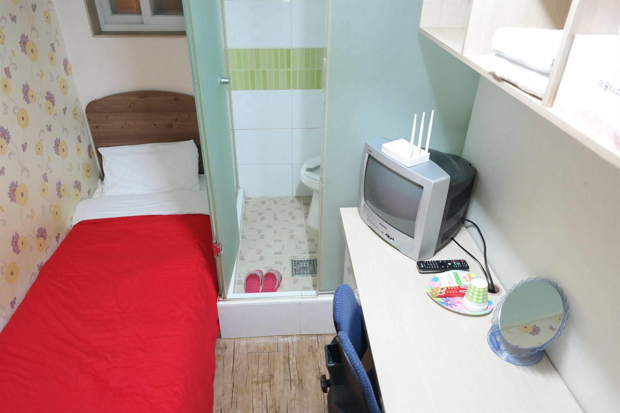 Storyhouse Myeongdong Hotel โซล ภายนอก รูปภาพ